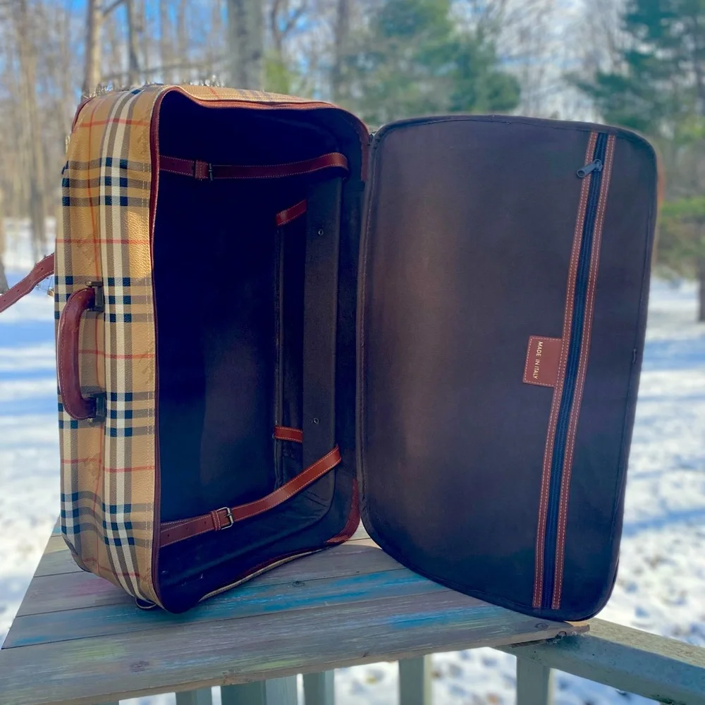 Vintage Authentic Classic Burberry Travel Case made in Italy